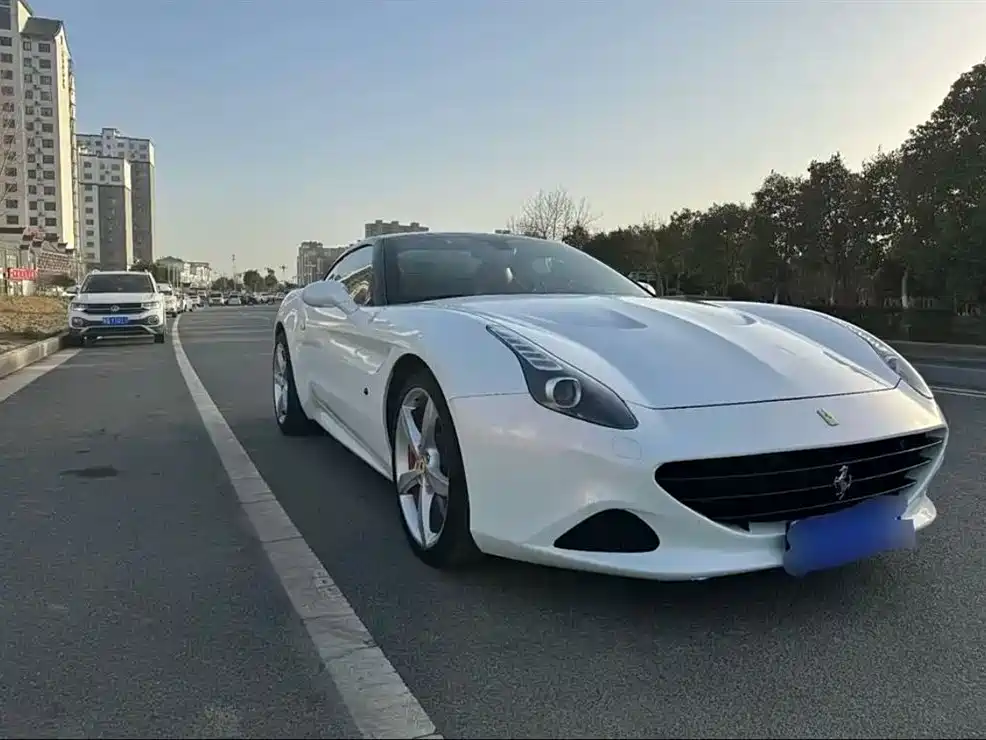 FERRARI CALIFORNIA T