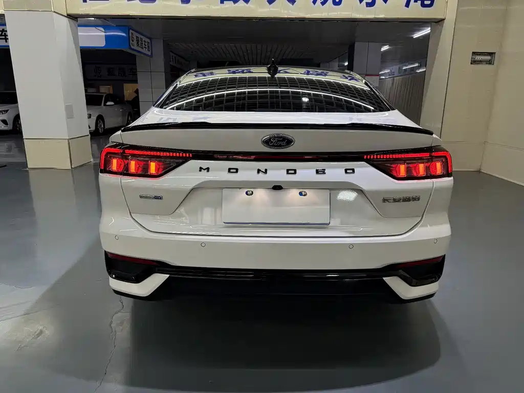 Ford Mondeo — миниатюра 9