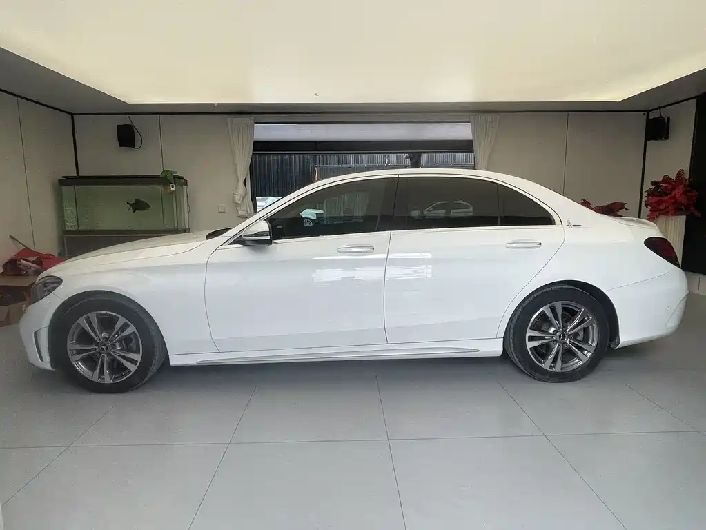 Mercedes-Benz C-Class — миниатюра 3