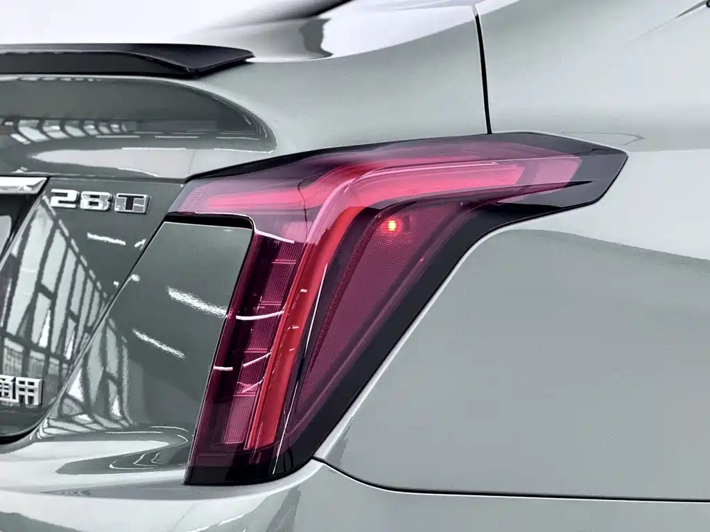 Cadillac CT5 — миниатюра 13