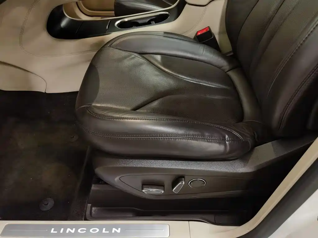 Lincoln MKC — миниатюра 20