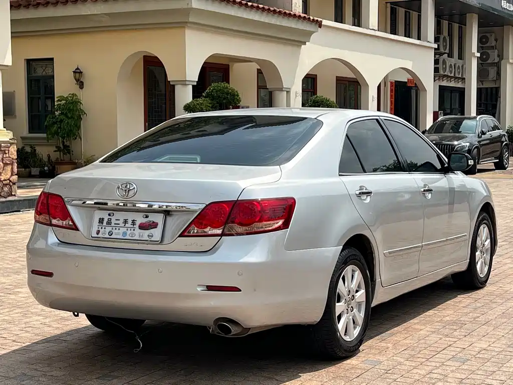 Toyota Camry — миниатюра 9