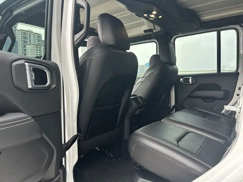 Jeep Wrangler PHEV 4-door 2.0T 4xe Sahara, фото 6