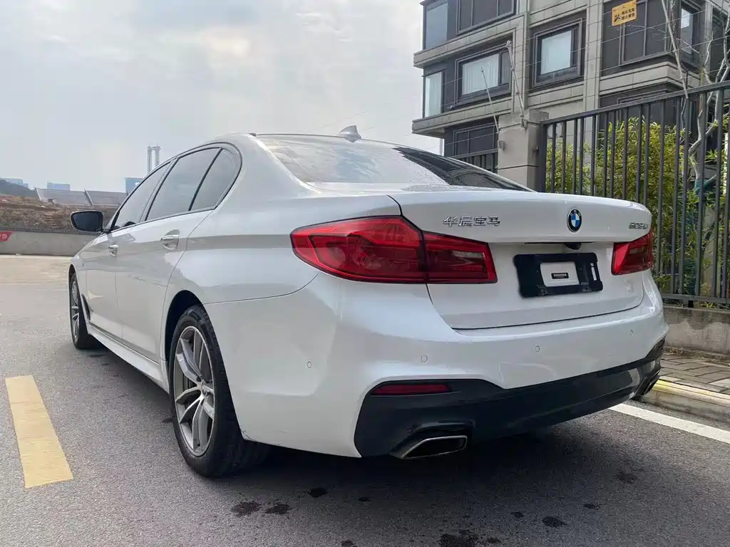 BMW 5 Series — миниатюра 7