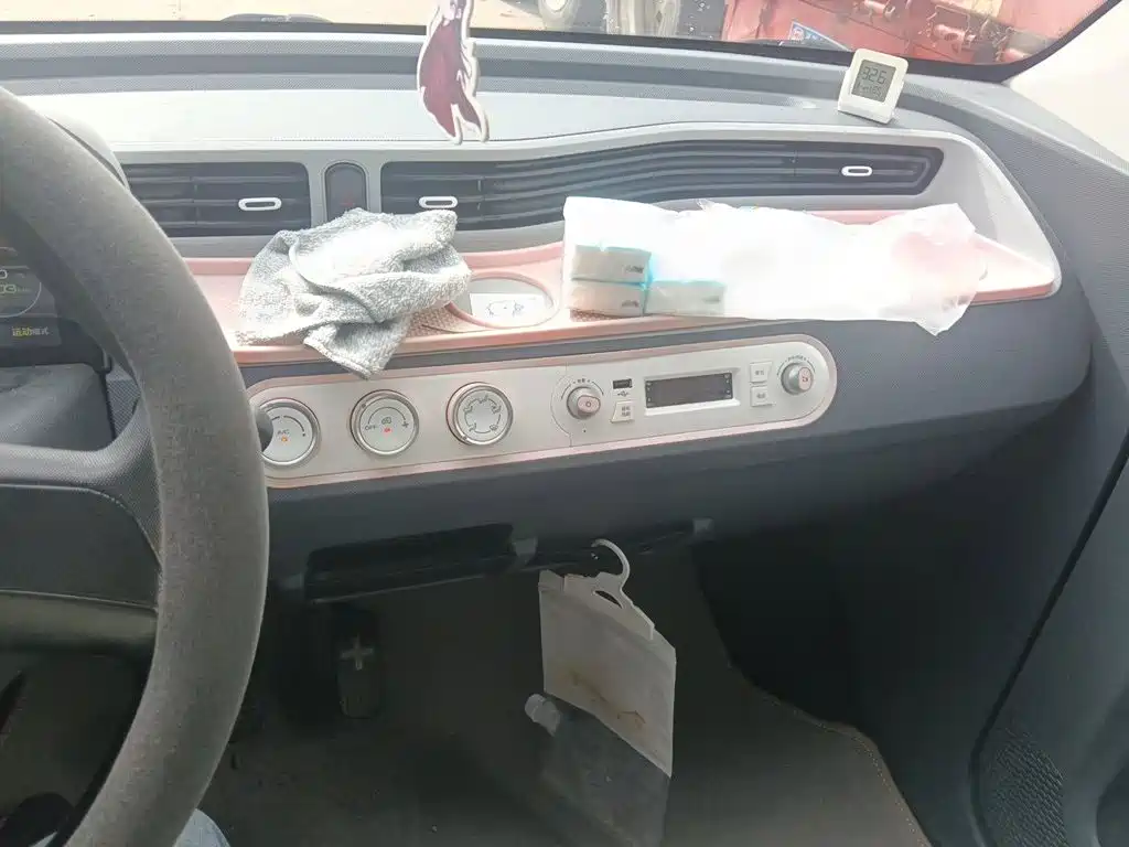 Wuling MINIEV — миниатюра 6