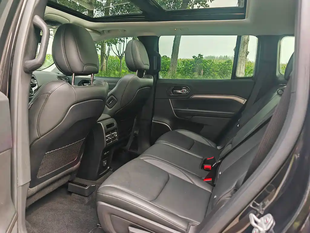 Jeep Grand Commander — миниатюра 13