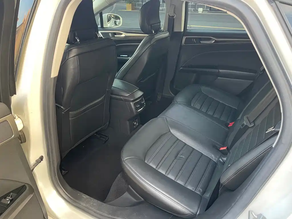 Ford Mondeo — миниатюра 9