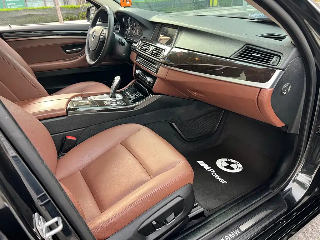 BMW 5 Series — миниатюра 10