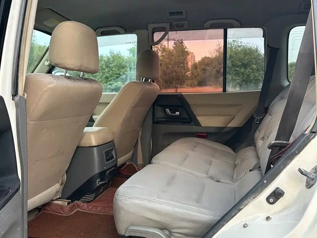 Mitsubishi Pajero — миниатюра 7