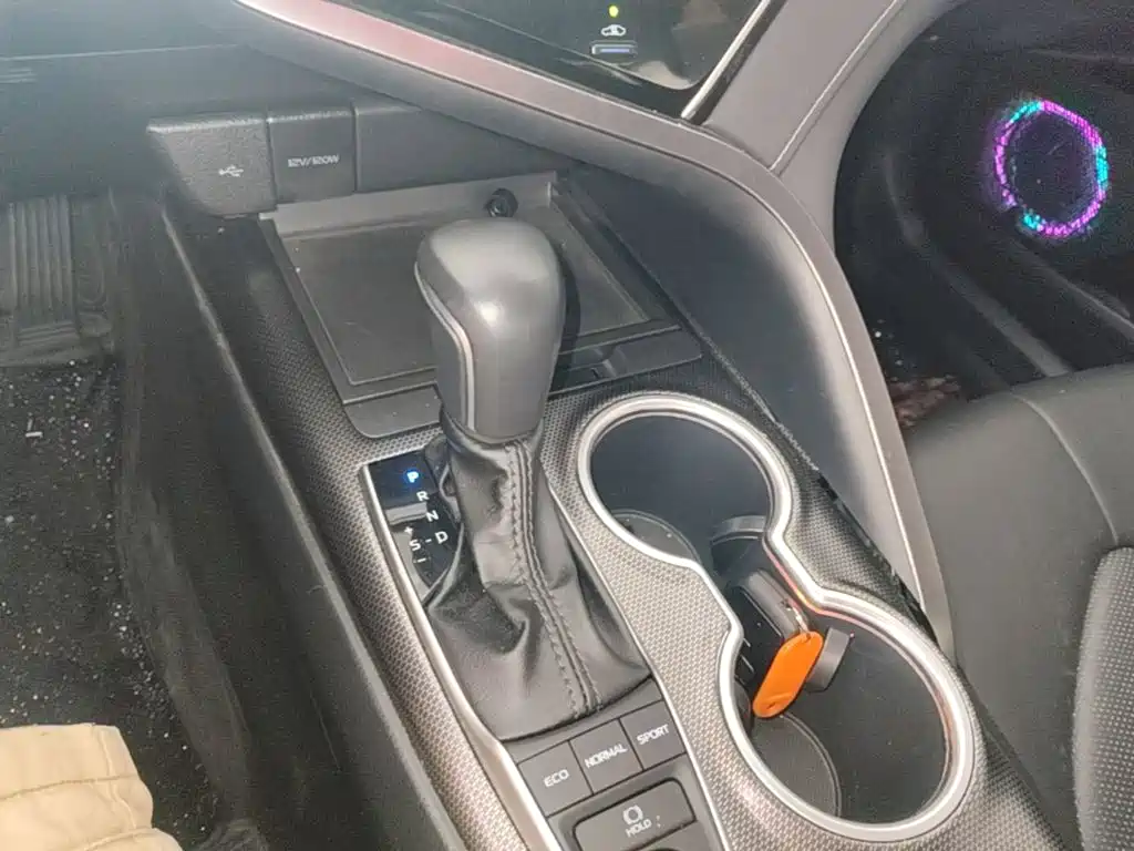 Toyota Camry — миниатюра 14