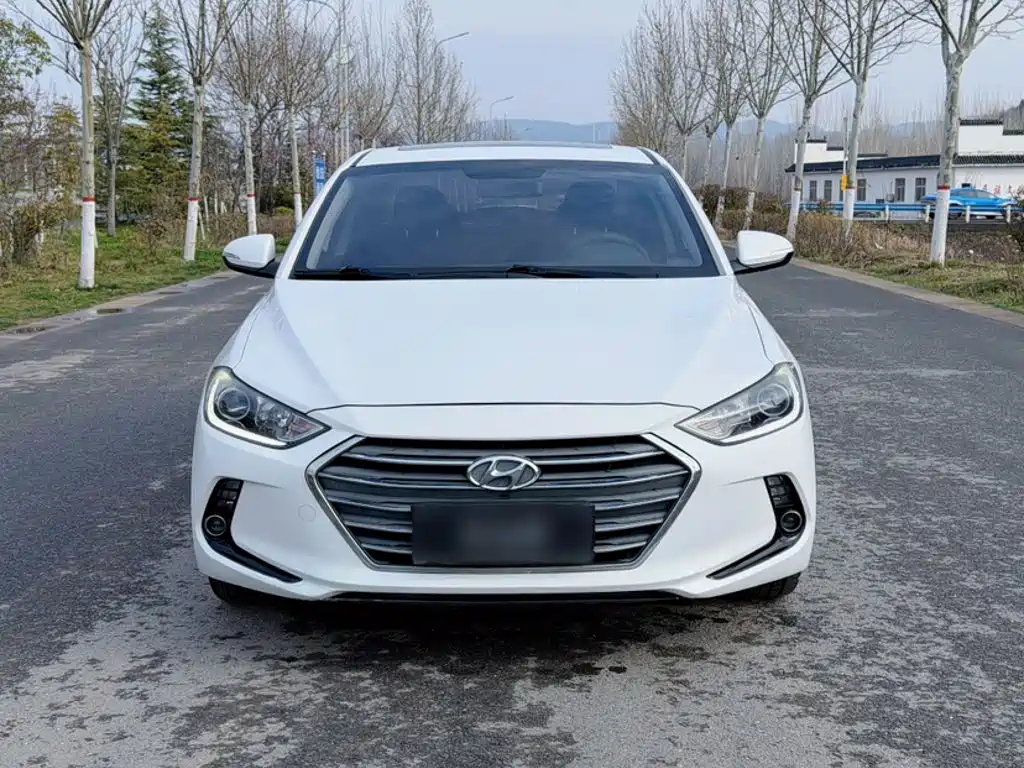 Hyundai Elantra — миниатюра 3