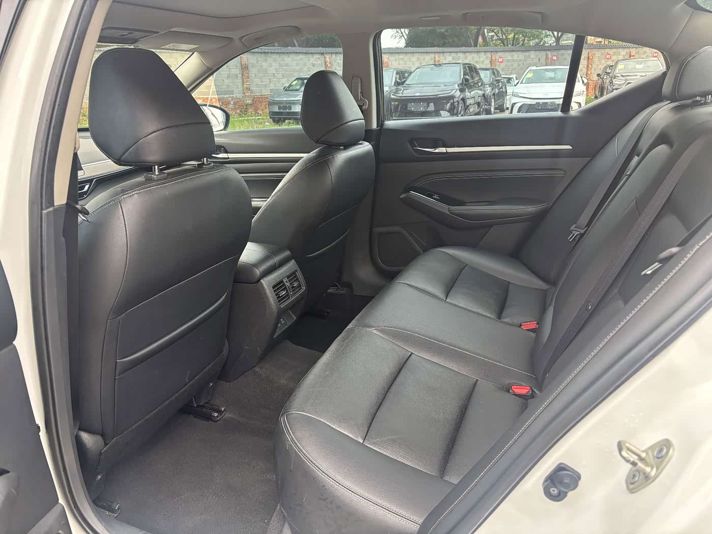 Nissan Teana 2.0 л 2023 г. Белый, пробег 41000 км