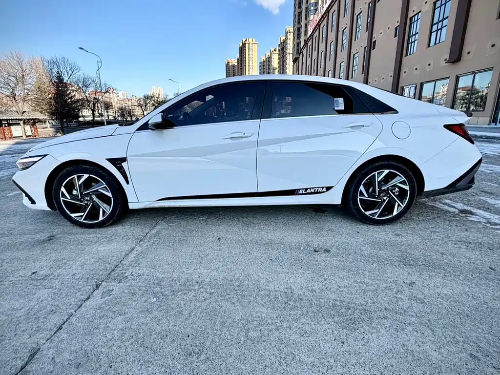 HYUNDAI ELANTRA