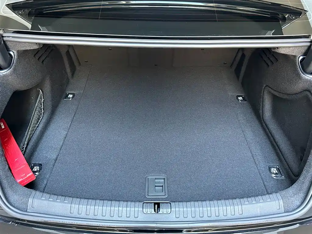 Audi A6L 2025 45 TFSI quattro + Premium