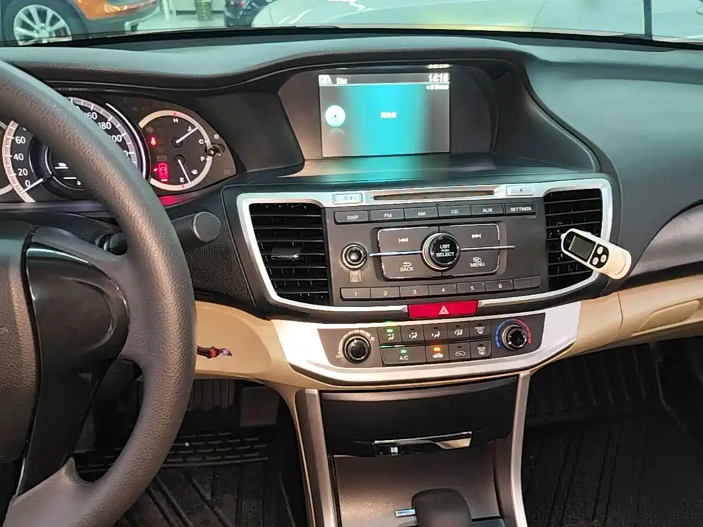 Honda Accord — миниатюра 13