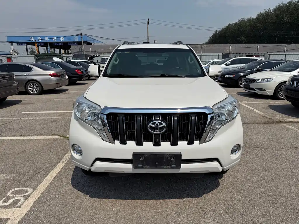 Toyota Land Cruiser Prado 2016 2.7L AT Standard