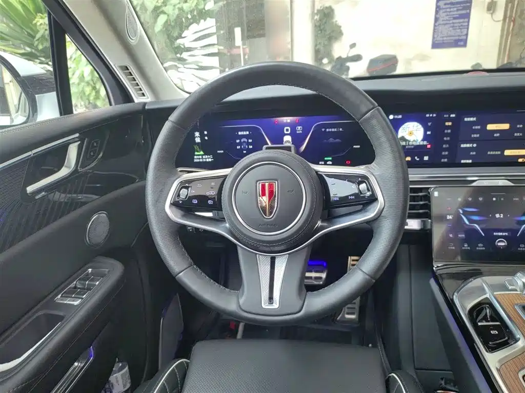 Hongqi E-HS9 2022 660km мест