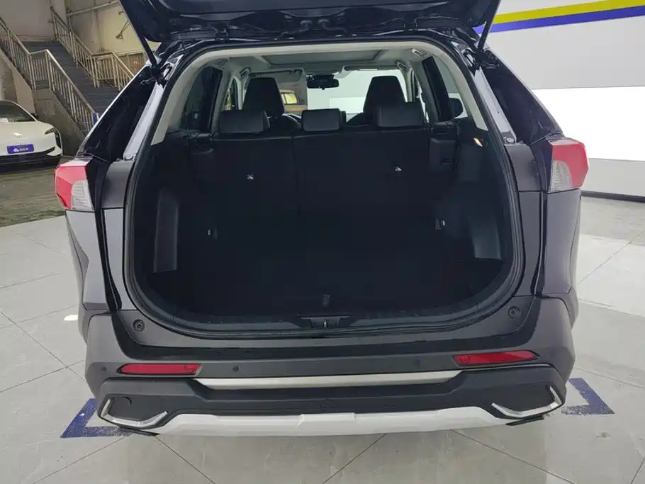 Toyota RAV4 — миниатюра 4