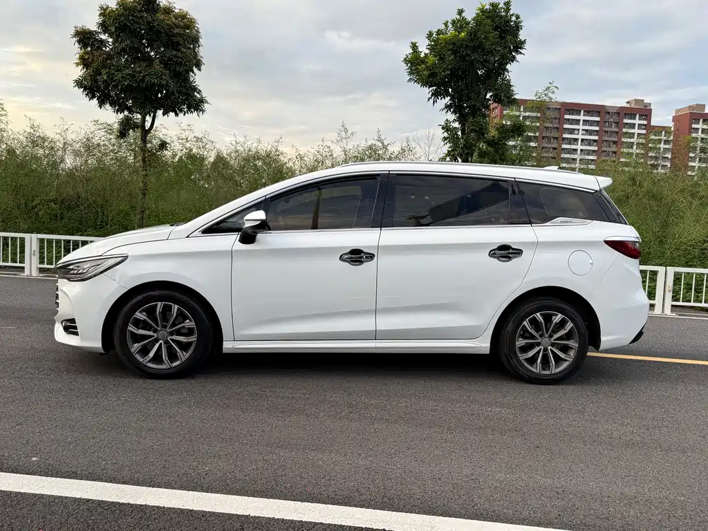 BYD MAX — миниатюра 2