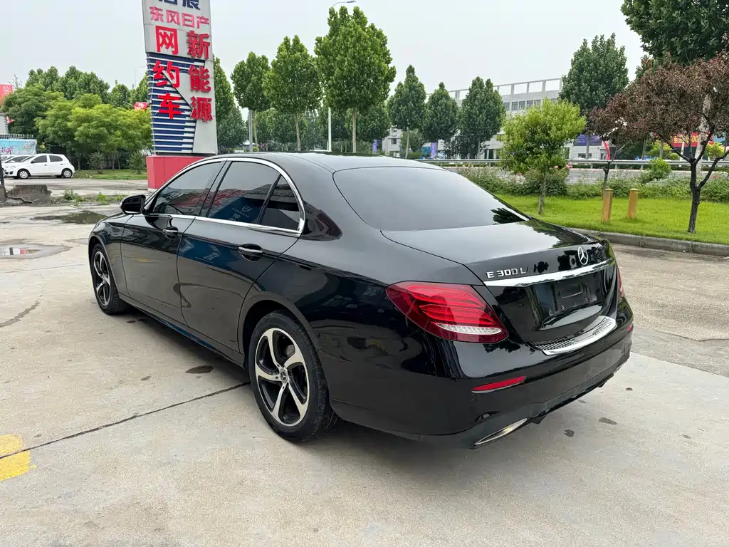 Mercedes-Benz E-Class — миниатюра 15