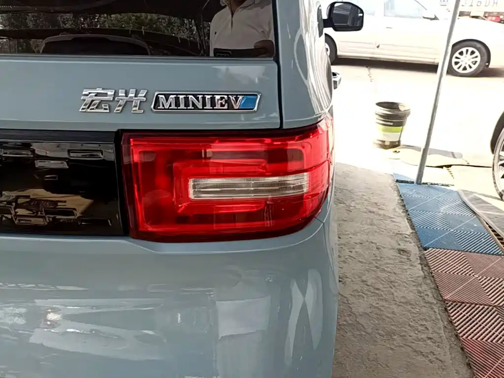 Wuling MINIEV — миниатюра 8