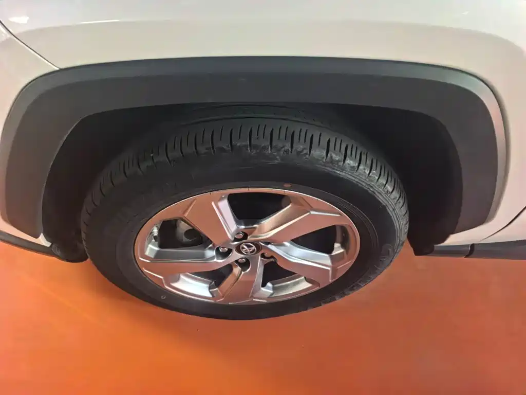 Toyota RAV4 — миниатюра 3