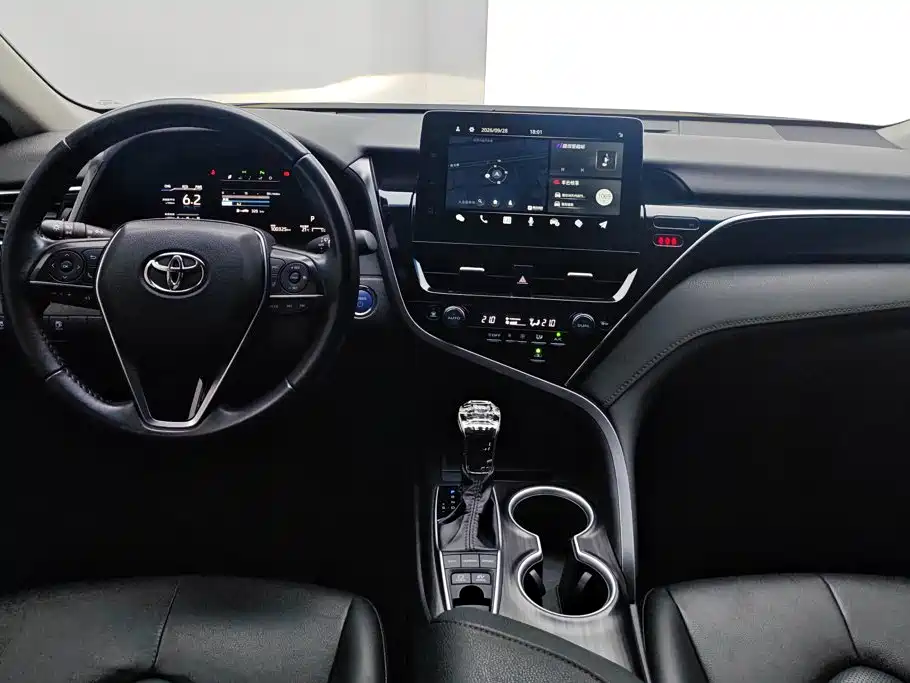 Toyota Camry — миниатюра 12