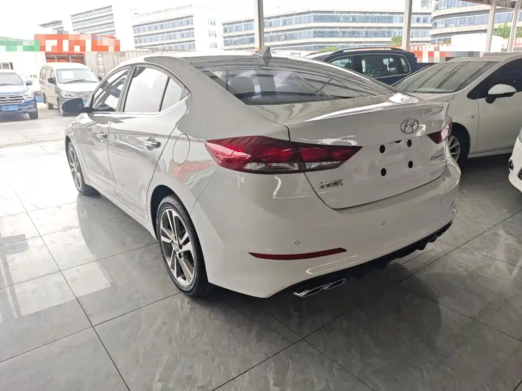 Hyundai Elantra — миниатюра 5