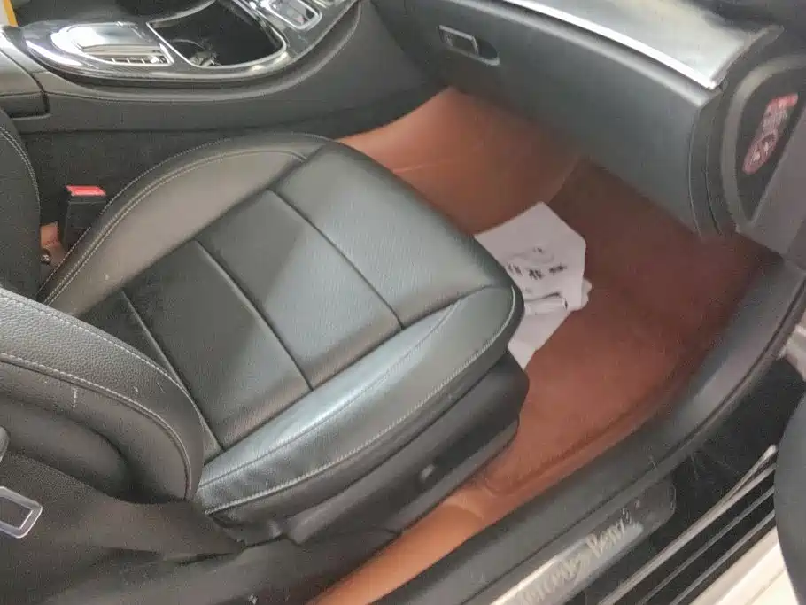 Mercedes-Benz E-Class — миниатюра 8