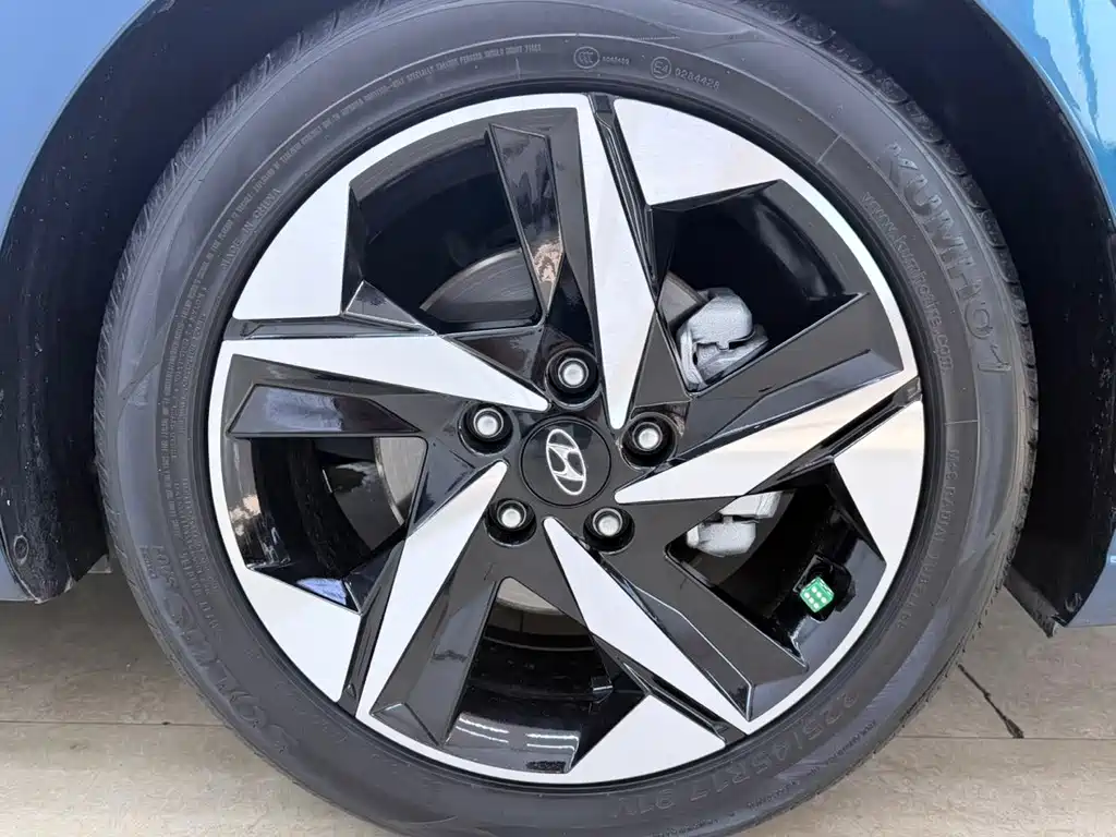 Hyundai Elantra — миниатюра 23