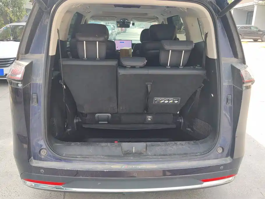 GAC Motor Trumpchi E8 PHEV — миниатюра 4