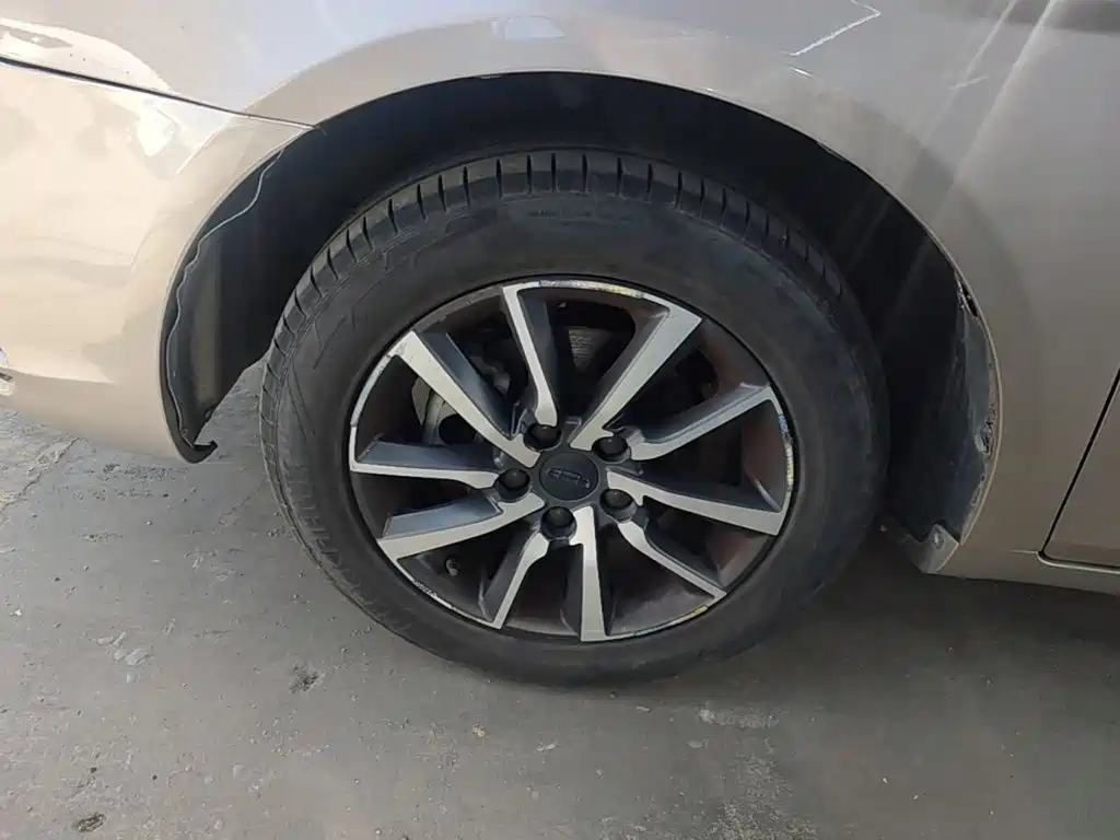 Geely Emgrand — миниатюра 23