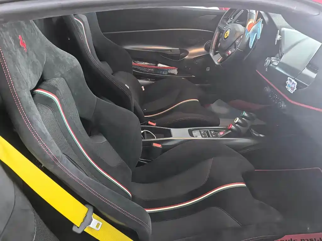 FERRARI 488