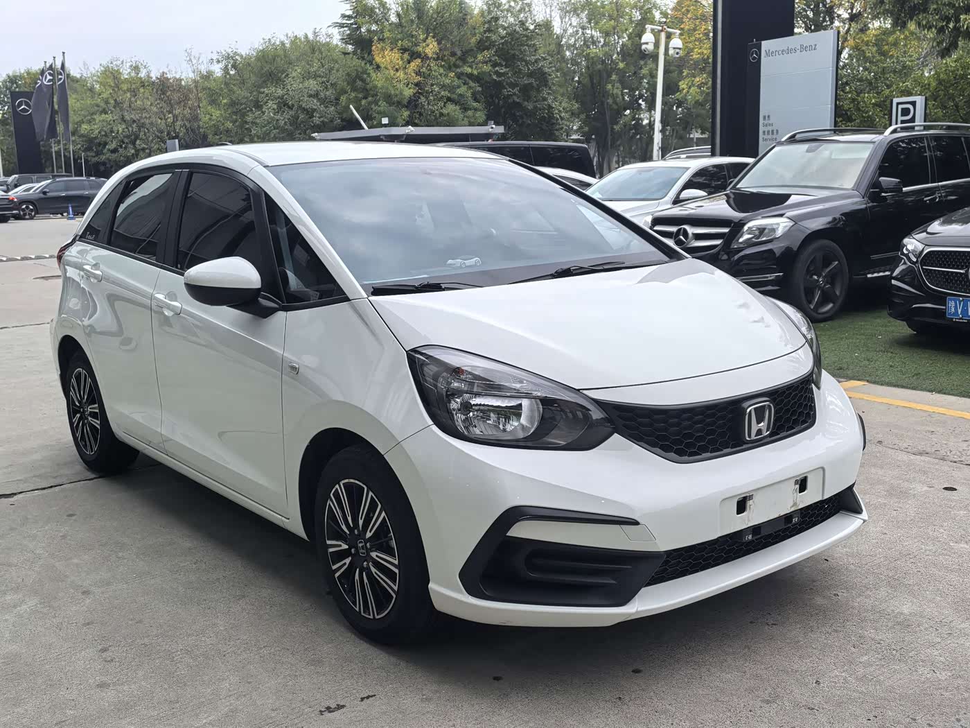 Honda Fit 1.5 л 2021 г. Белый, пробег 43000 км