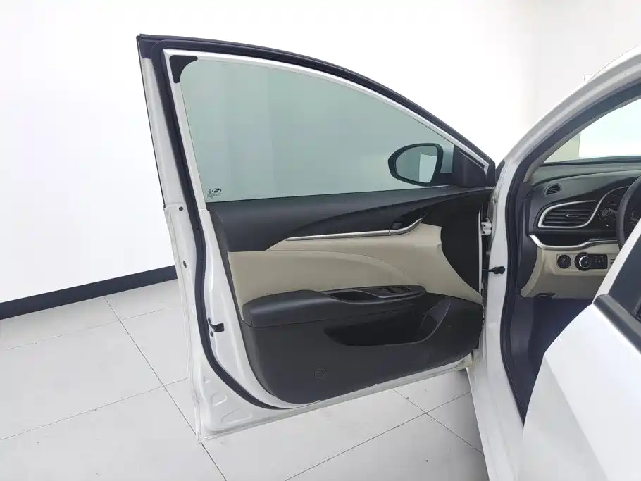 Buick Excelle — миниатюра 7