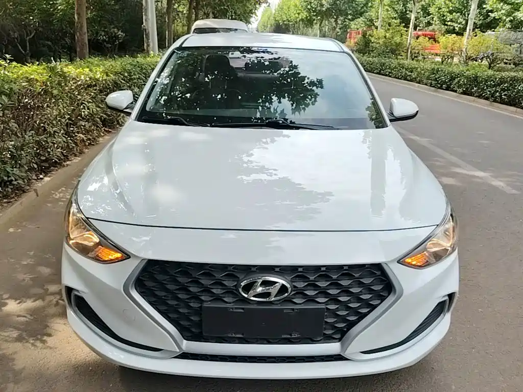 Hyundai Elantra — миниатюра 3