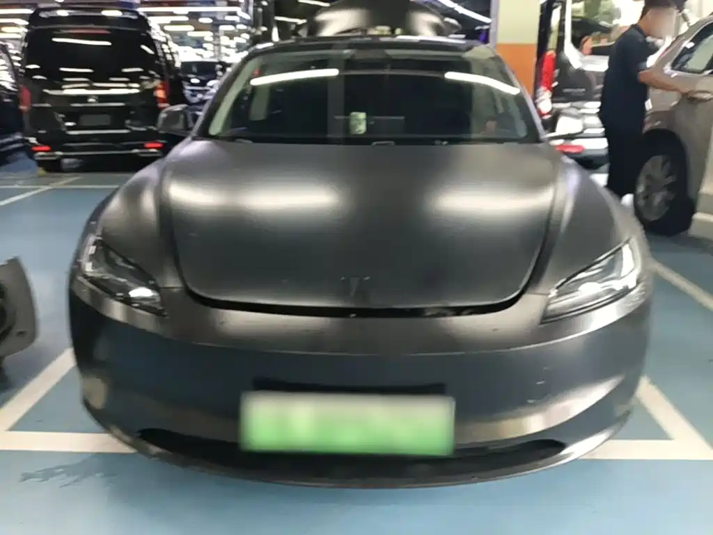 Tesla Model 3 — миниатюра 3