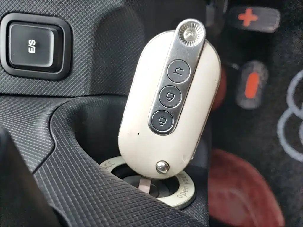 Wuling MINIEV — миниатюра 9