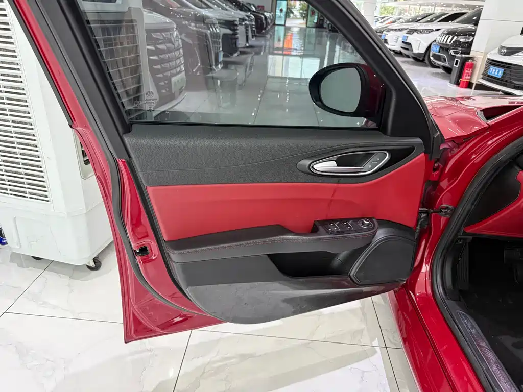 Alfa Romeo Giulia — миниатюра 4