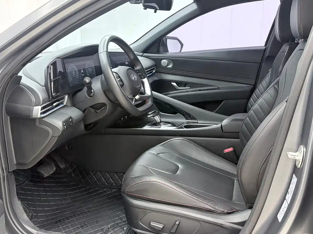 Hyundai Elantra — миниатюра 10