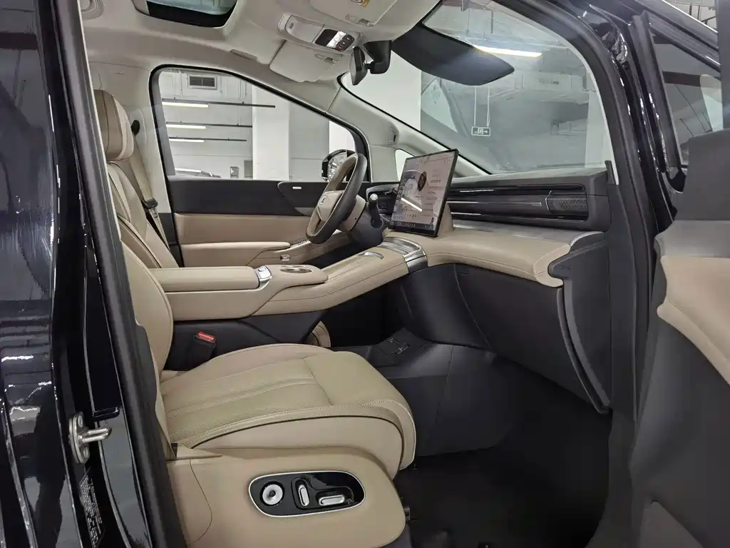 XPeng X9 — миниатюра 7