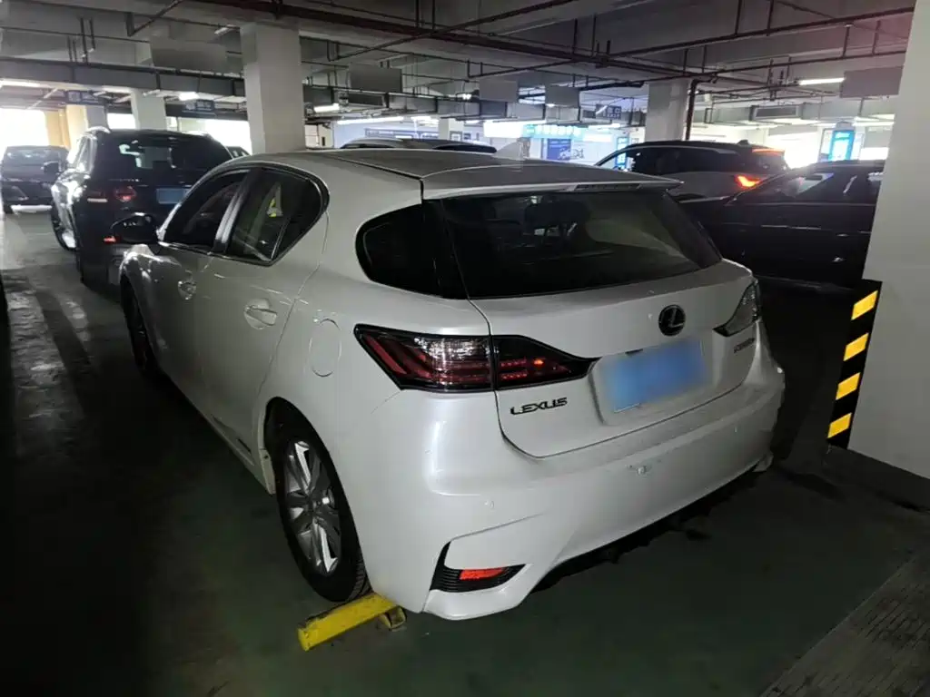 Lexus CT — миниатюра 5