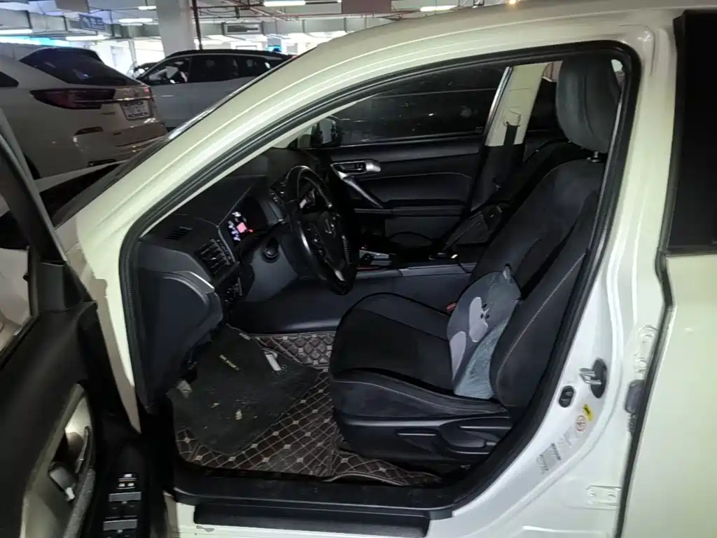Lexus CT — миниатюра 15