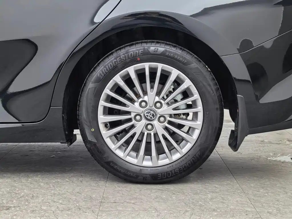 Toyota Camry — миниатюра 16
