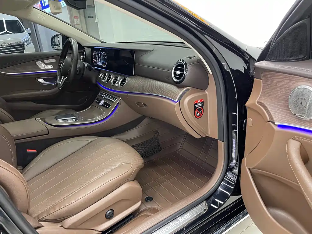 Mercedes-Benz E-Class — миниатюра 10