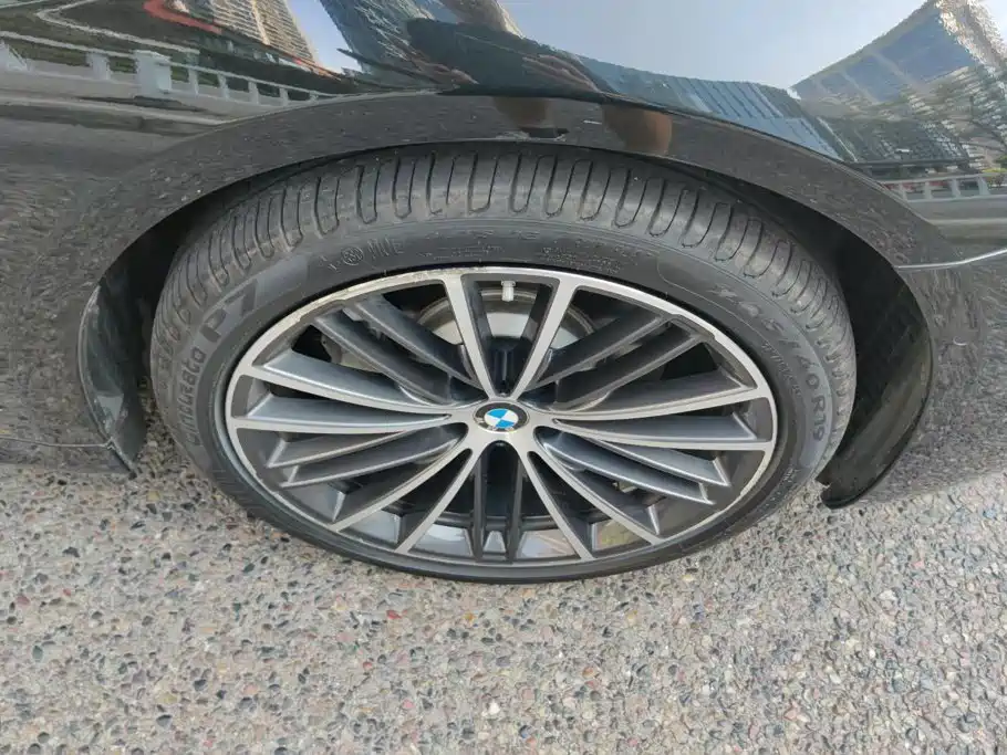 BMW 5 Series — миниатюра 6