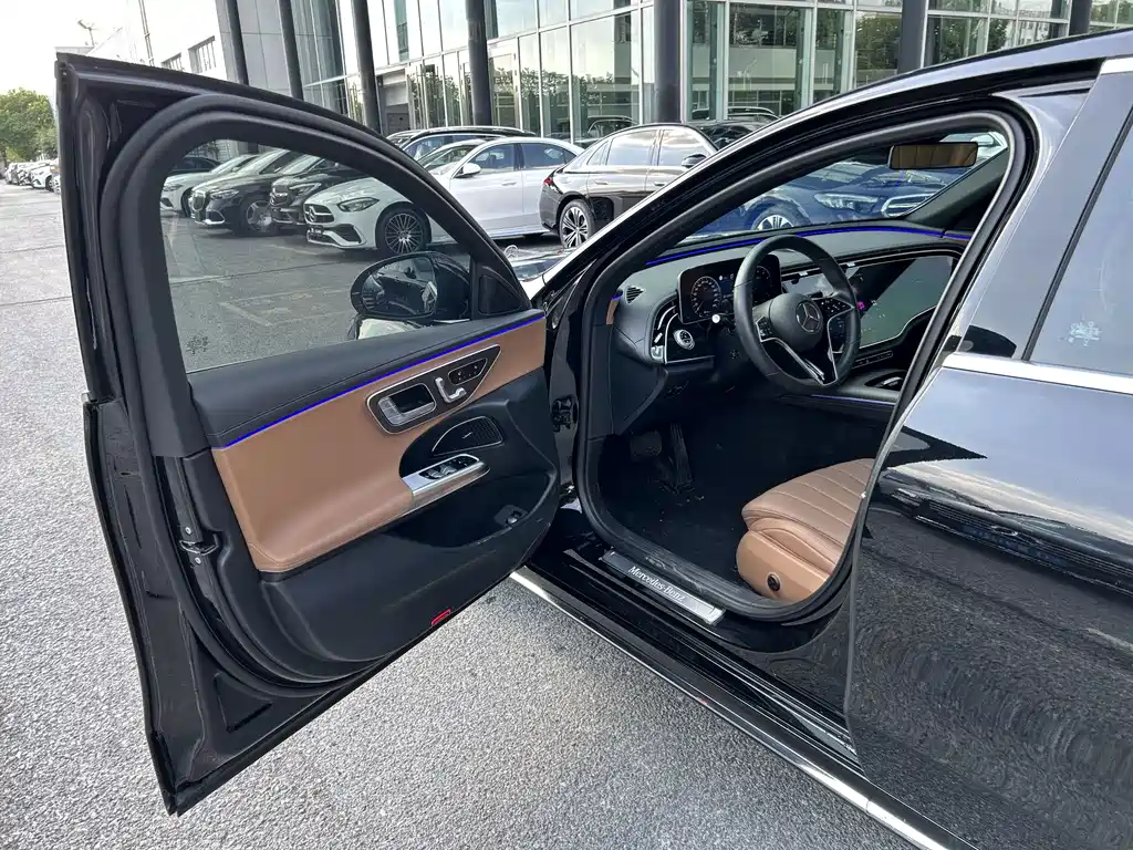 Mercedes-Benz E-Class — миниатюра 8