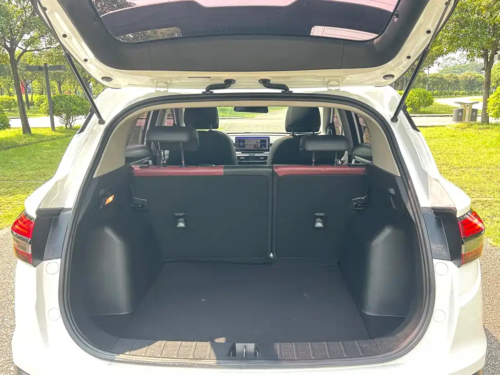 Geely Binyue — миниатюра 19