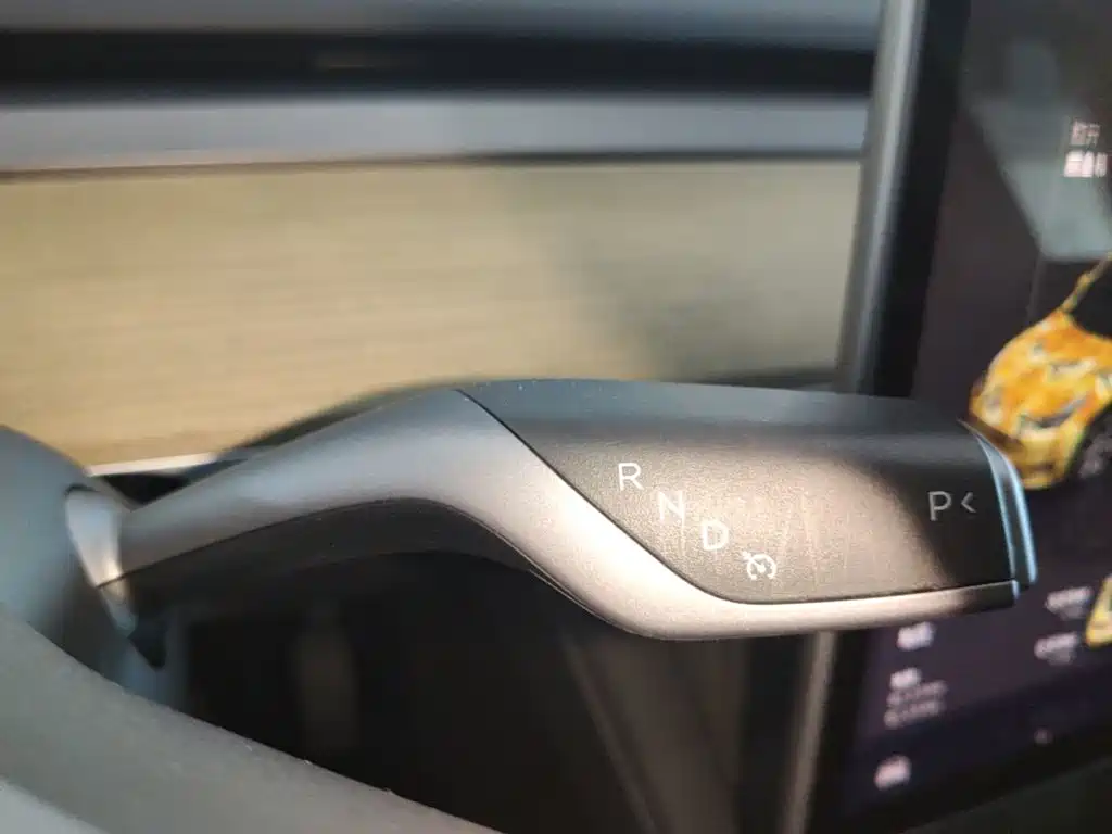 Tesla Model Y — миниатюра 14