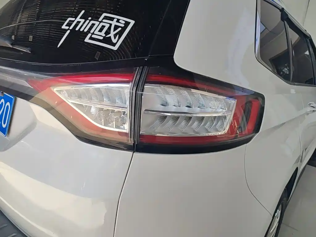 Ford Edge — миниатюра 8